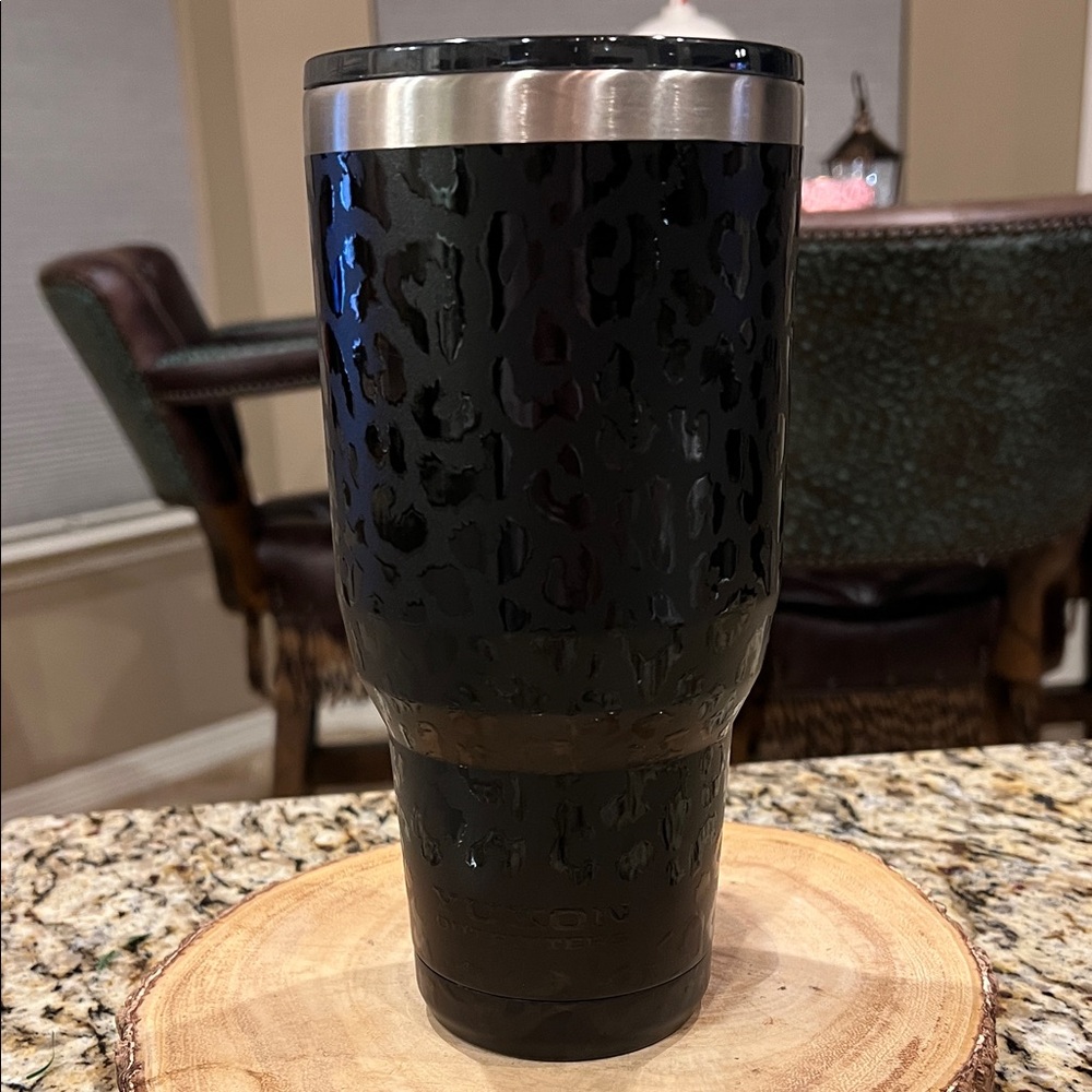 Elegant Black Leopard Print Tumbler